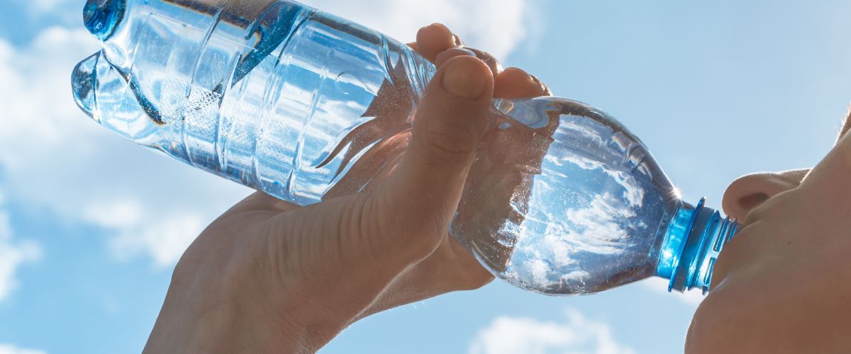 Los beneficios de mantenerse hidratado: ¿Cuánta agua debemos beber al día?